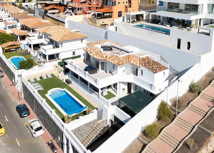Tropical Villa *