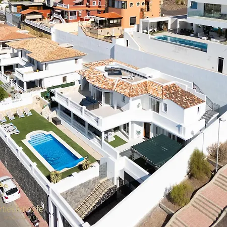 Tropical Villa *